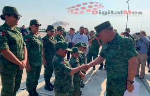 Recibe Sedena a niños discapacitados en "Soldado por un día"