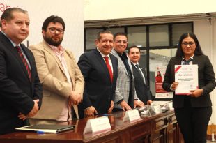 El magistrado Héctor Macedo García y el alcalde Isaac Montoya Márquez encabezaron la clausura del Curso-Taller del Sistema Acusatorio Penal impartido a policías y personal de la Fiscalía Regional de Naucalpan.
