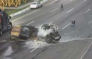 El accidente se registró a la altura de la desviación a Amomolulco en las plazas Outlet con dirección a Toluca