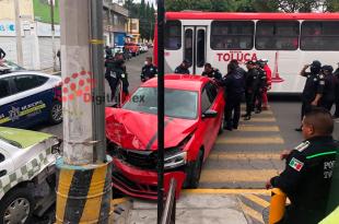 Uniformados del grupo especial "Troyanos" perseguían a los tripulantes de un Jetta color rojo cuando sucedió el accidente.