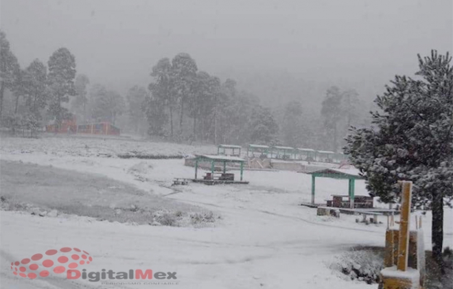 Nevada "tapiza" de blanco al Xinantécatl
