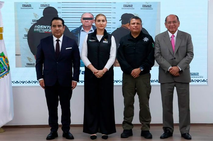 La Fiscalía de Puebla informó que el detenido habría atacado vehículos en la Vía Atlixcáyotl y presuntamente disparó contra agentes durante el operativo para capturarlo.
