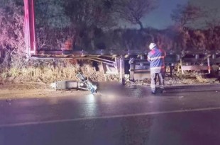 Rodrigo "N", de 19 años de edad, se golpeó contra la caja de un tráiler y falleció.