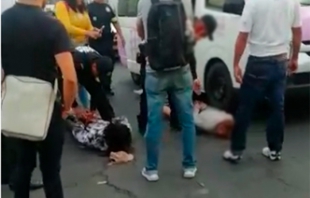 Mujeres intentan robar a pasajeros de combi en Ecatepec