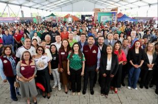 Comerciantes de Nezahualcóyotl participaron en el Séptimo Festival Abarrotero.