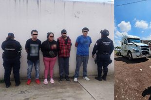 Los detenidos fueron sorprendidos dentro de un tractocamión con reporte de robo que presentaba huellas de desvalijamiento.