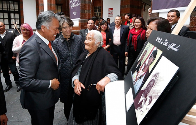 "Yo no sé leer, pero me van a enseñar mis nietas, mis nietos"