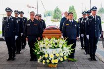 La Secretaría de Seguridad reconoció 30 años de servicio de Miguel Raymundo.