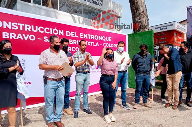 La alcaldesa Michelle Núñez dio el banderazo de inicio de la construcción del entronque Valle de Bravo-San Gaspar.