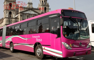 En Toluca hombres no respetan el transporte "rosa"