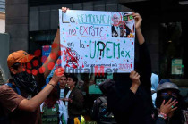La Policía Estatal y Tránsito Municipal cerraron la circulación en Venustiano Carranza para proteger a los manifestantes.