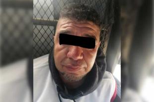Amenazó con un cuchillo a los guardias de la universidad.