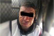 Amenazó con un cuchillo a los guardias de la universidad.