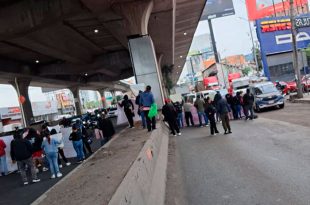La manifestación provoca severo congestionamiento sin incidentes reportados; autoridades recomiendan rutas alternas hacia la capital.