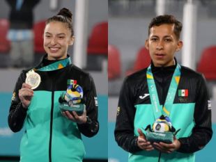 Nadadores mexiquenses recibiendo las medallas correspondientes