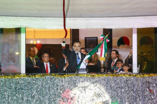 Fernando Flores encabezó las celebraciones patrias en Metepec