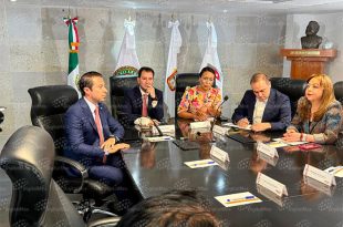 También presentó una iniciativa para garantizar accesibilidad a personas con discapacidad auditiva en espacios públicos culturales, turísticos y de servicios.