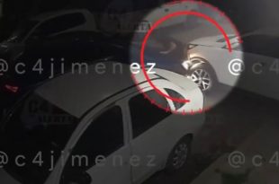 Presunto momento en que Brandon “N” habría intentado atropellar a su expareja en calles de la colonia El Sol, en Nezahualcóyotl.
