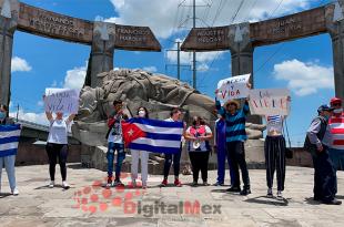 “Somos pocos pero en apoyo a nuestro pueblo, que salió a la calle sin temor", expresaron
