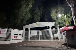 Ambos cuerpos presentaban lesiones por disparo de arma de fuego en extremidad cefálica; en el lugar se localizaron 03 casquillos calibre.9 milímetros.