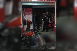 Policías resguardan la escena del crimen en Acolman