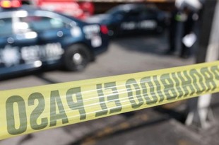 De acuerdo con fuentes policiacas, la víctima, identificada como Eleazar "N", laboraba en una obra en la colonia Santiago Oxtotitlán, en la calle Francisco I. Madero.