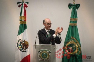 En su mensaje, destacó que la universidad logró liquidar anticipadamente su deuda histórica con el Instituto de Seguridad Social del Estado de México y Municipios (ISSEMyM).
