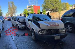 Tres taxis involicrados.