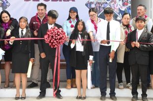 Carmen Albarrán Gabriel encabeza la entrega de nuevos planteles educativos en comunidades de Donato Guerra, como parte del impulso a la infraestructura escolar.