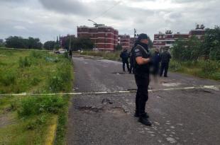 Agentes hallaron dos bolsas negras con restos humanos y a un hombre decapitado.