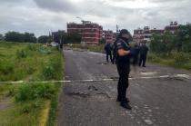 Agentes hallaron dos bolsas negras con restos humanos y a un hombre decapitado.