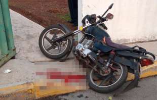 Los hechos se registraron esta mañana, cuando el trabajador identificado como Jesús "N", de 51 años de edad, viajaba en una motocicleta color negro