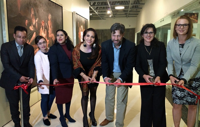 Inauguran exposición pictórica "Ceguera y claridad"