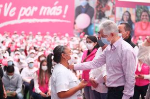 Desde Teotihuacán, el gobernador Alfredo Del Mazo felicitó a las jefas de familia en su día.