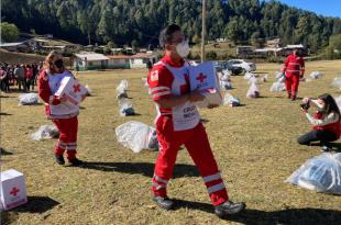 Con el Plan Invernal 2022 la delegación Estado de México de la Cruz Roja Mexicana apoya a quienes viven en comunidades dispersas.