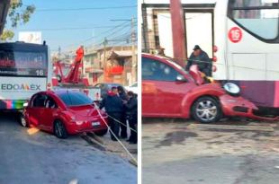 Cuando el Mexibús se detuvo, un automóvil de color rojo colisionó en la parte trasera.