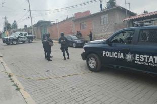 La víctima estaba atada de los pies con cinta gris y vestía pantalón color azul.
