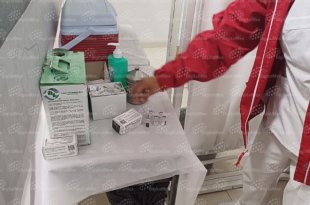 Los medicamentos caducos deben separarse y llevarse a contenedores especializados para evitar riesgos sanitarios y ambientales.