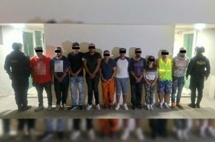 Diez personas fueron detenidas en la colonia San Miguel Xico, en Valle de Chalco, por su posible relación con delitos contra la salud, portación de armas y vehículos con reporte de robo.