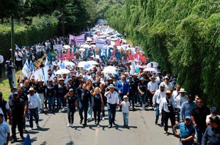 Acompañada del candidato a senador de la República por la coalición "Fuerza y Corazón por México", Enrique Vargas del Villar