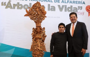 Premian a ganadores del concurso nacional de alfarería "Árbol de la vida"