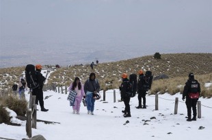 En 12 ocasiones, en coordinación con autoridades municipales y federales, se solicitó a visitantes desalojar las áreas protegidas, debido a las bajas temperaturas que se presentaron en el lugar.