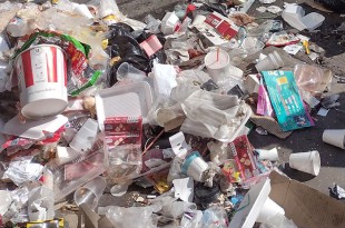 Hasta 339 mil pesos de multa por regalar plásticos