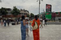 Madres mexiquenses combinan trabajo remunerado, labores domésticas y cuidado familiar en medio de desafíos económicos.