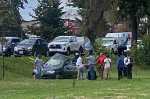 Automovilistas auxiliaron a las víctimas.