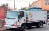 Fueron interceptados por hombres armados
