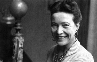 Se cumplen 110 años del natalicio de Simone de Beauvoir