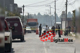 El percance ocurrió sobre la calle Josefa Ortiz de Domínguez, entre Constitución y 20 de Noviembre, cuando la mujer, de aproximadamente 30 años, cruzó un tope, perdió el control del vehículo y se derrapó.