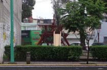 La víctima tenía un lazo alrededor del cuello y lo ubicaron sobre Avenida 5 de Mayo.