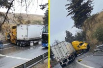 A pesar de que las autoridades no han reportado víctimas, ha dejado a decenas de automovilistas atrapados en el lugar.